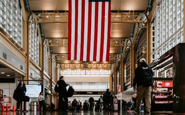 Robot industrial și genunchi bionic, printre ciudățeniile uitate în aeroporturile SUA