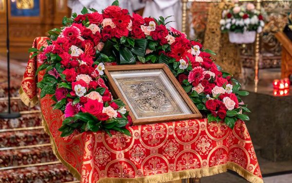 Data, semnificații și tradiții: Cum felicităm și ce oferim cadou