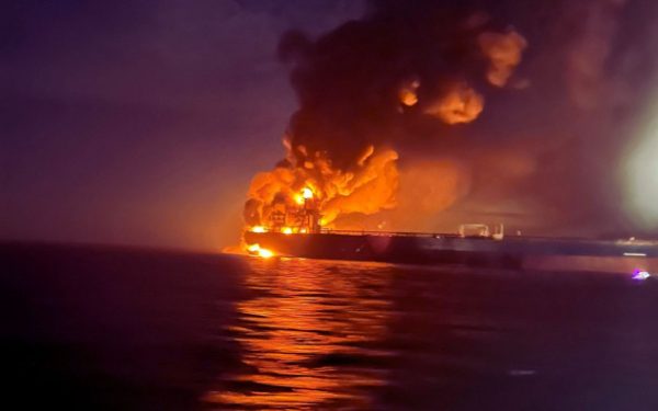 Deversări MASIVE de petrol în Golf, după atacuri. Zone vizibile din spațiu