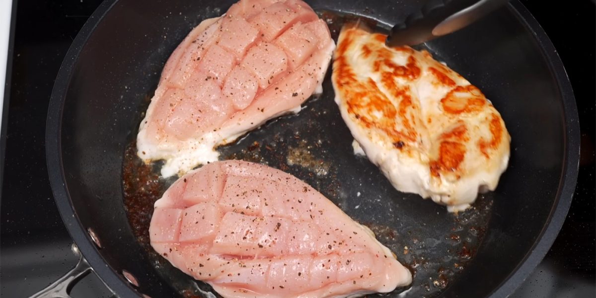 Cât timp fierbe pieptul de pui? Secretul unui preparat gustos și suculent