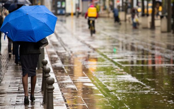 Vremea se schimbă radical în București: Ciclon deasupra României, ploi torențiale