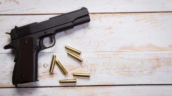 Polițiștii au împușcat mortal un agresor la metroul din București