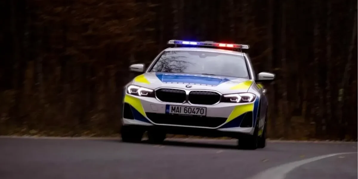 Polițiști rutieri, chef cu manele în autospecială: „Să sară permisele!”