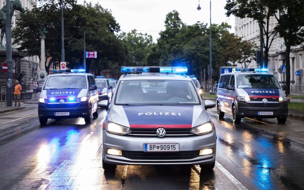 Viena: Rețeaua de escroci cu PREPONDERENȚĂ români, reținută de Poliție
