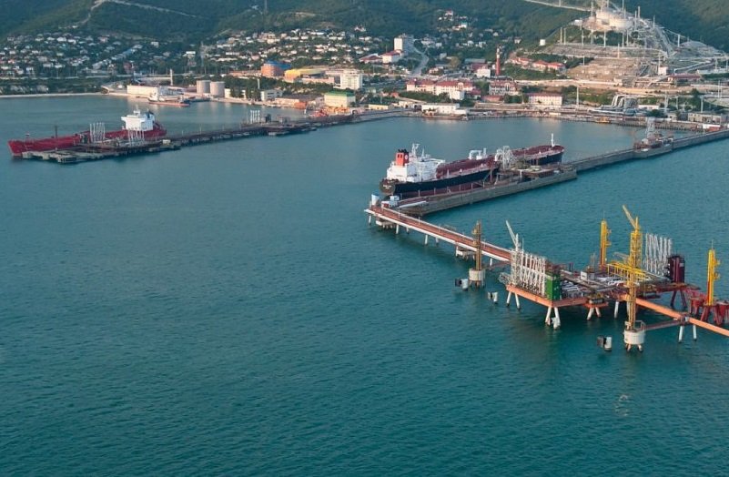 Explozii și avarii la portul Novorossiisk, în urma unui atac cu drone Noaptea de 6 aprilie a adus un val de incidente în orașul port Novorossiisk, de la Marea Neagră, cel mai important nod pentru exportul de petrol rusesc