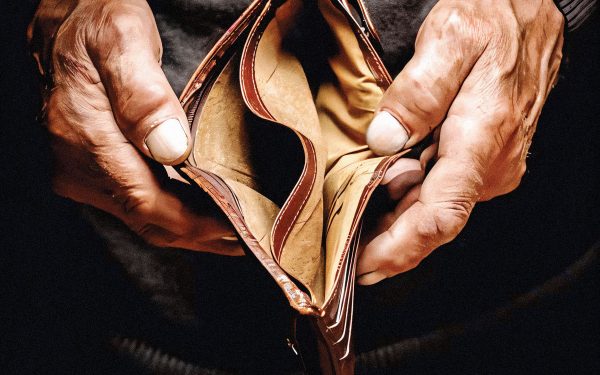 Inflația, aproape de 10%, pune bețe-n roate creșterii economice a României