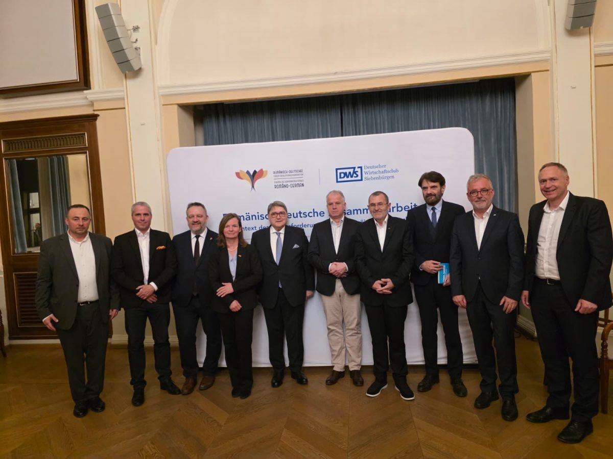 Producția industrială a scăzut, investitorii germani avertizează cu privire la blocarea investițiilor Producția industrială din România a înregistrat o scădere de 3,8%, iar vânzările din retail au coborât cu 6,5%