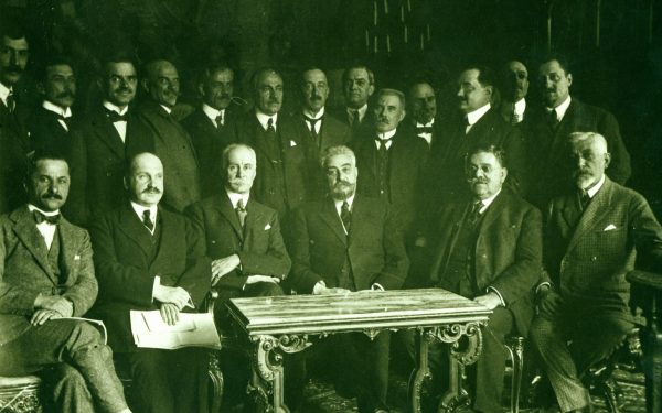 Un diplomat român prevestea: Ce va deveni România după comunism?