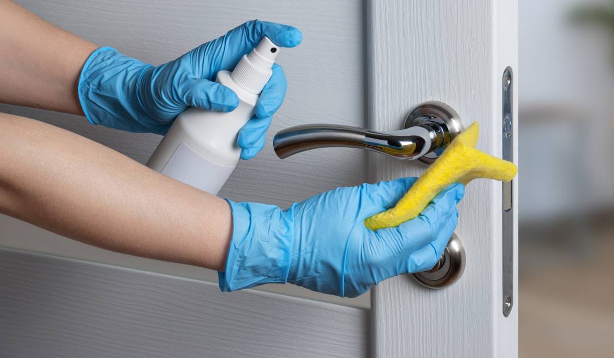 Substanțele chimice din produsele de curățenie pot avea efecte mult mai grave asupra sănătății pulmonare decât se credea inițial, avertizează specialiștii