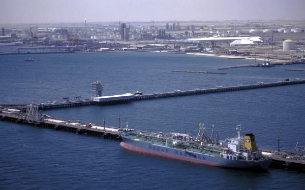 Petrolul, pe valuri: 97 sau 130 dolari? Prețul real, un mister!