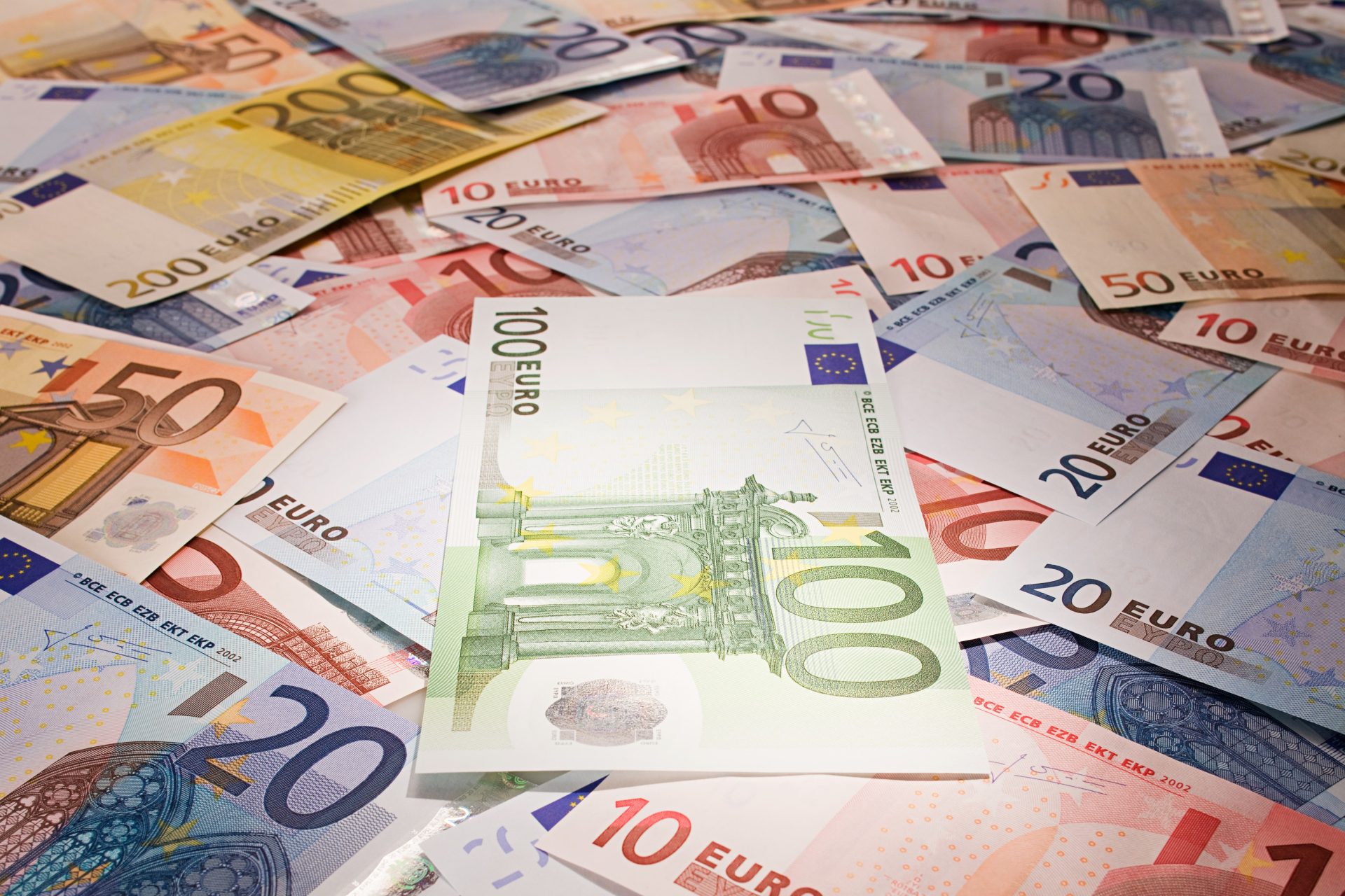 Farmieri și antreprenori români pot primi până la 20 milioane EUR pentru panouri solare din fonduri europene 2026