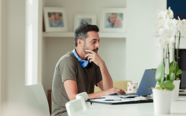 Work from home, din nou la modă: Comisia Europeană forțează munca de acasă