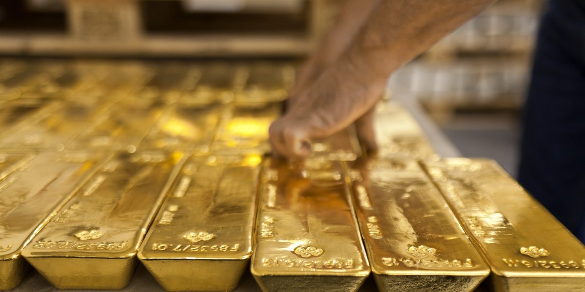 Aurul, vândut de bănci: De ce se renunță la rezerva record?