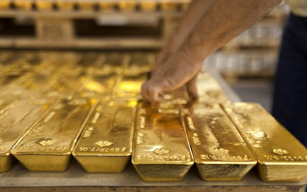 Aurul, vândut de bănci: De ce se renunță la rezerva record?