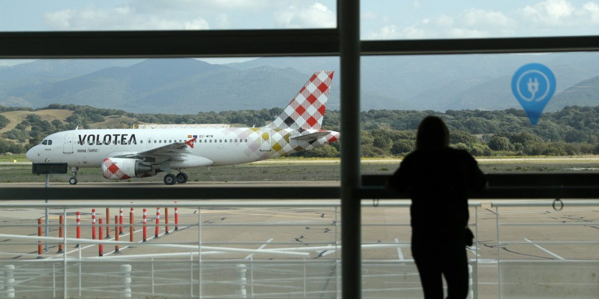 Scumpire la bilet: O companie BAGĂ taxă suplimentară, inclusiv pentru unii pasageri