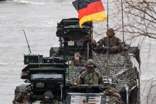 Tinerii germani cu vârste între 17 și 45 de ani trebuie să obțină permisiunea armatei pentru a părăsi țara, conform unui amendament recent la Legea privind modernizarea serviciului militar