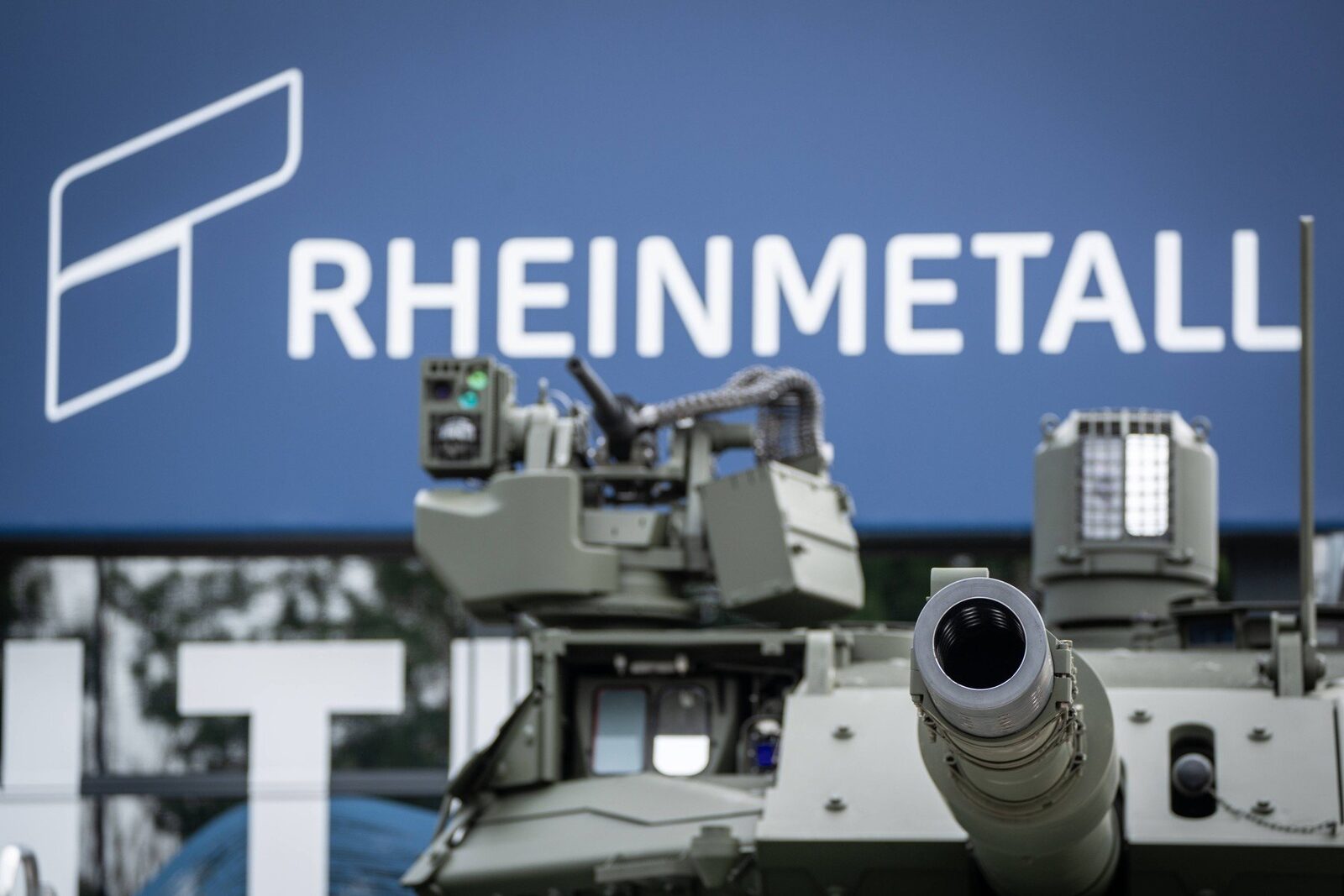 Protest la Berlin: Rheinmetall, blocat de manifestanți furioși
