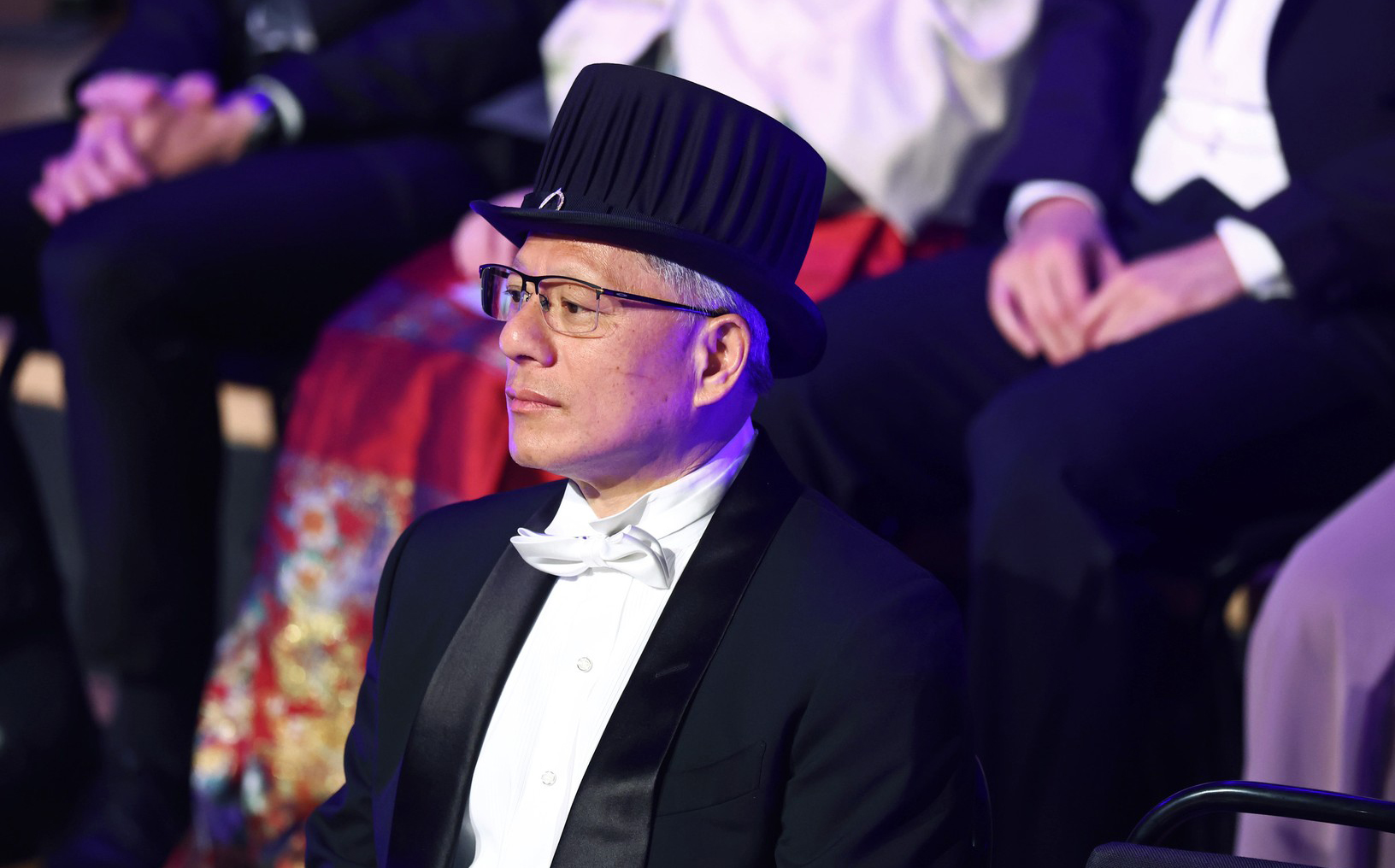 Jensen Huang, directorul general al Nvidia, nu se așteaptă la o explozie bruscă a concedierilor din cauza înlocuirii angajaților cu tehnologii de inteligență artificială, însă recunoaște că această revoluție tehnologică va avea impact profund asupra pieței muncii, creând în același timp noi oportunități de angajare