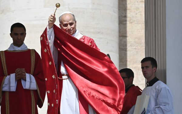 Trump, atac la Papa Francisc: Îi prefer pe fratele său, MAGA convins