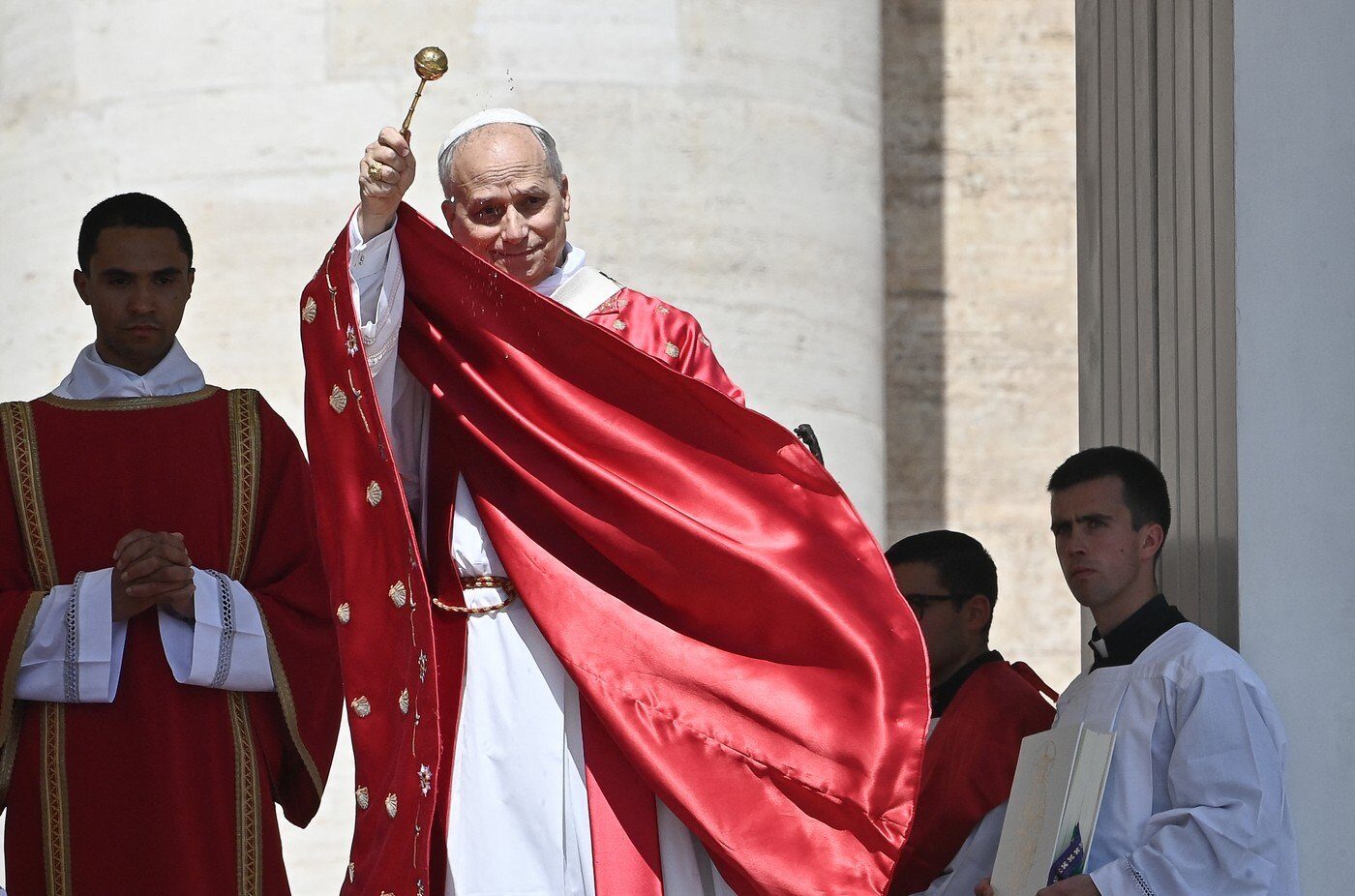 Trump, atac la Papa Francisc: Îi prefer pe fratele său, MAGA convins