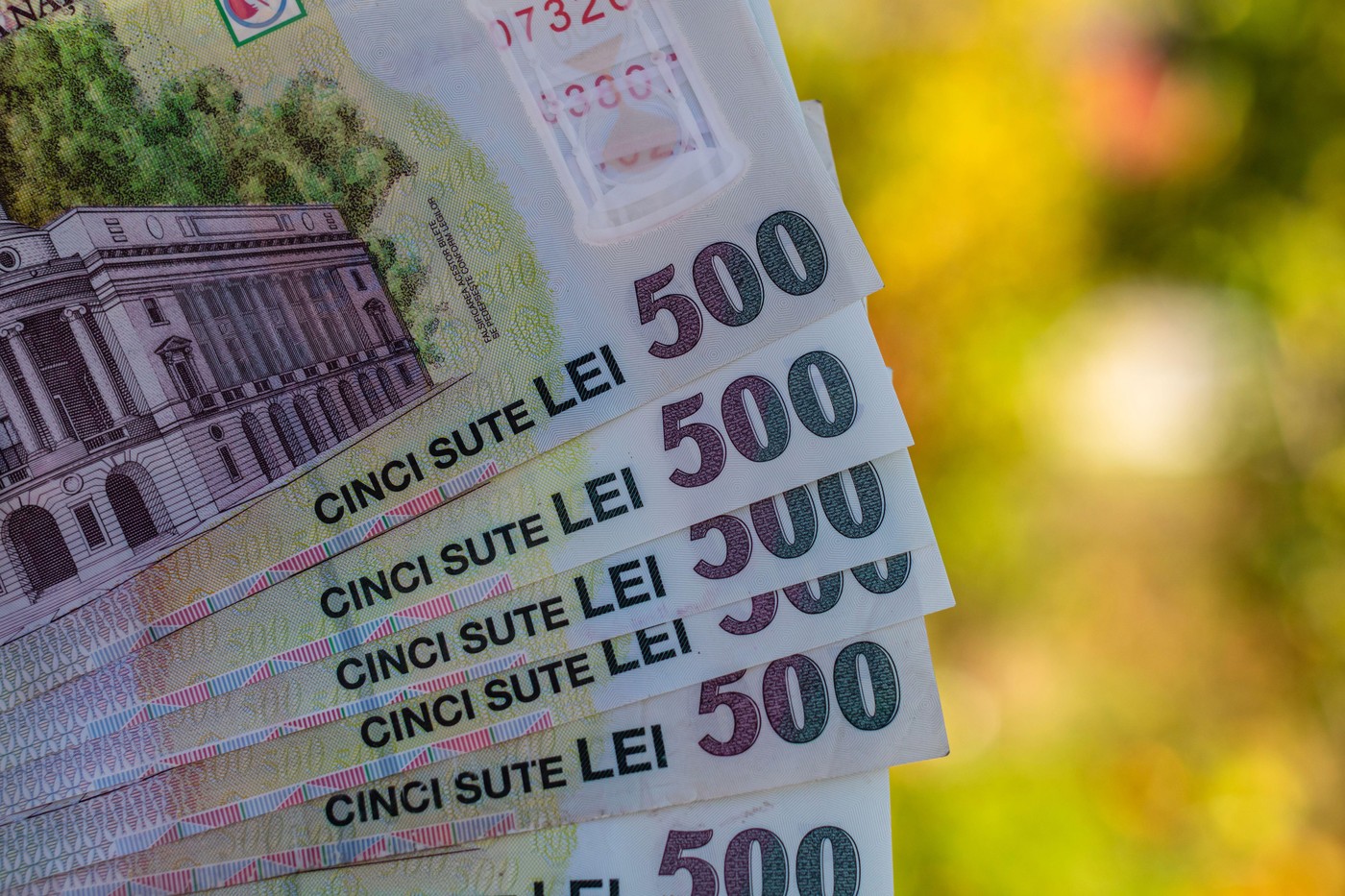 În România, cursurile de calificare în cosmetică au devenit o opțiune tot mai populară pentru cei interesați de domeniu