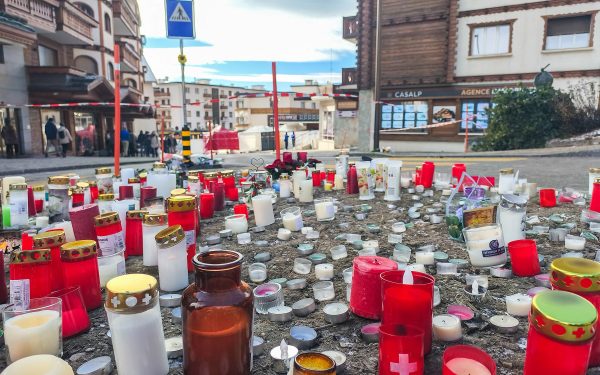 Proprietarii unui bar din Crans-Montana, acuzați în Italia. 41 de morți după incendiul de Anul Nou