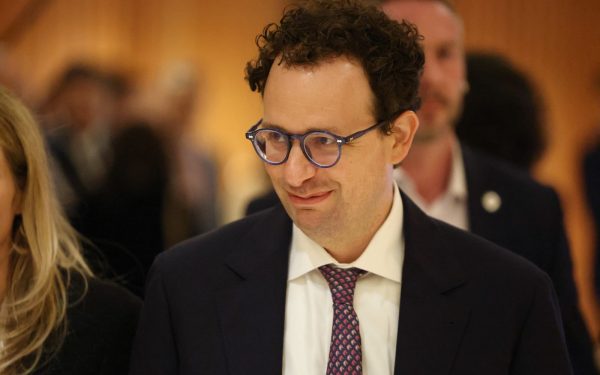 Anthropic, colosul IA, depășește OpenAI: Valorează un trilion de dolari!