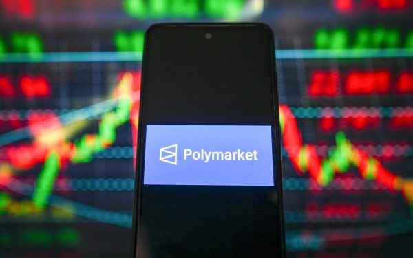 Pariuri pe război: Jucători de la Polymarket riscă milioane, anchetă The Guardian