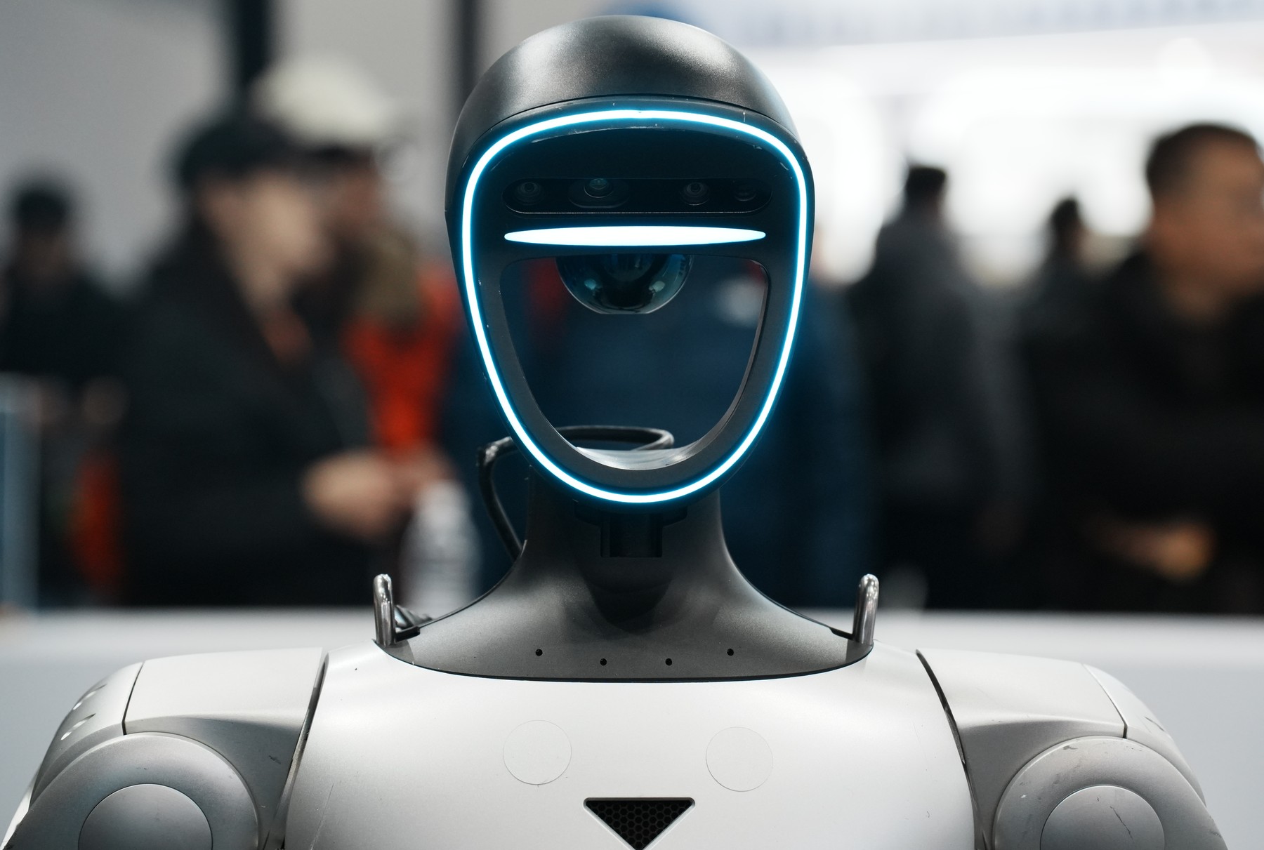 Un robot dansator din cadrul unui lanț de restaurante chinezești din California a avut o comportare neașteptată, spărgând farfurii și făcând bețișoarele pentru mâncare să zboare, în loc să execute mișcările programate