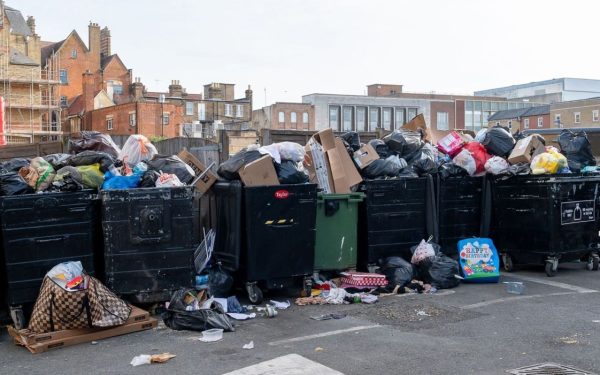 Bărbatul care scormonește-n gunoi de 12 ani după averea digitală