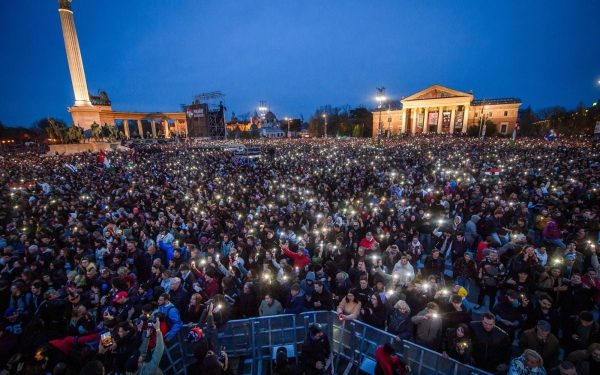 Maghiari, furia pe Orban: Peste 100.000 la un concert-protest!