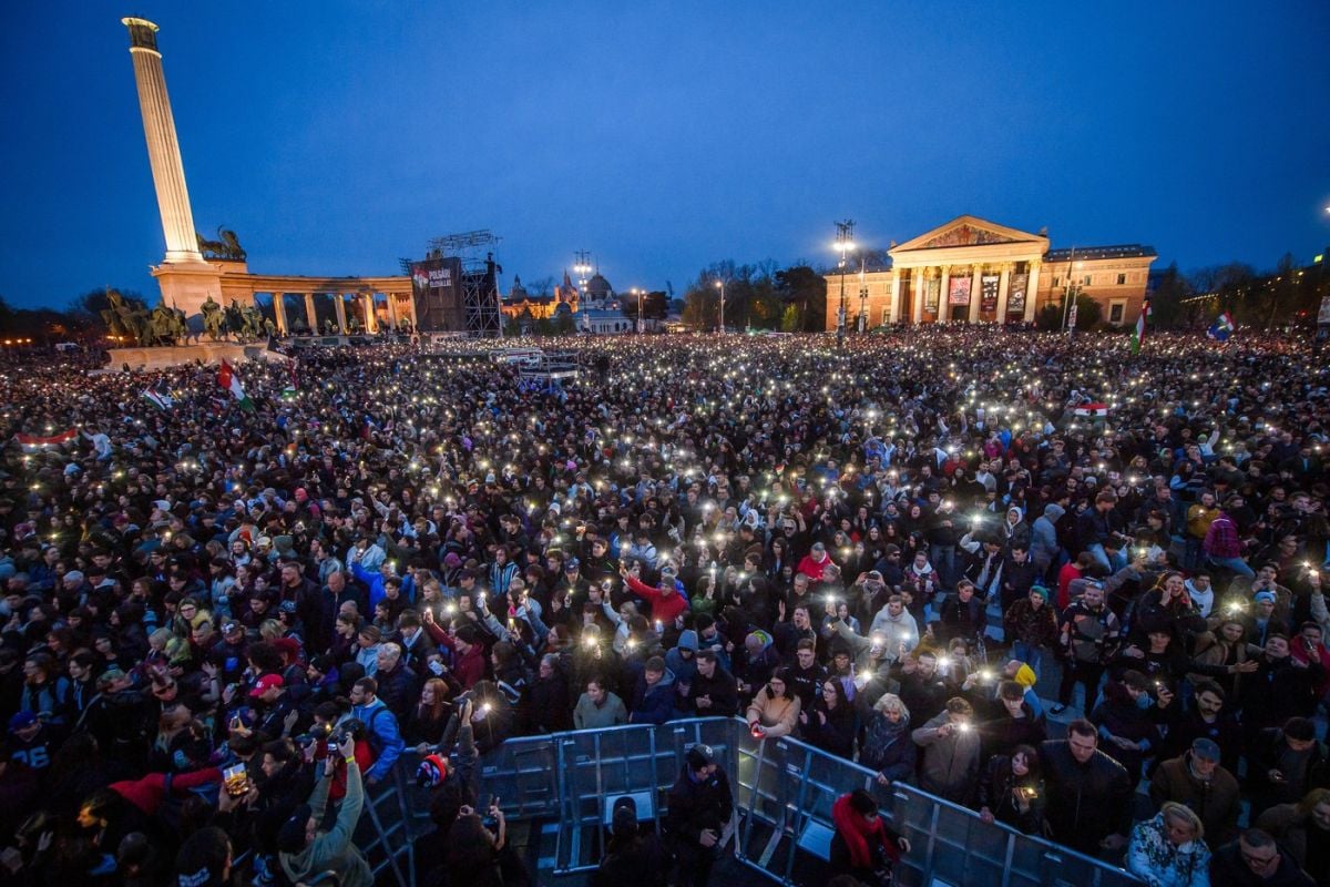 Maghiari, furia pe Orban: Peste 100.000 la un concert-protest!