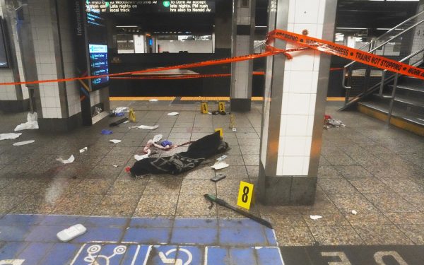 Atac cu macetă în metroul din New York: Agresorul, ucis de polițiști