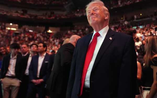 Afaceri ilegale: Milioane câștigate pe deciziile lui Donald Trump