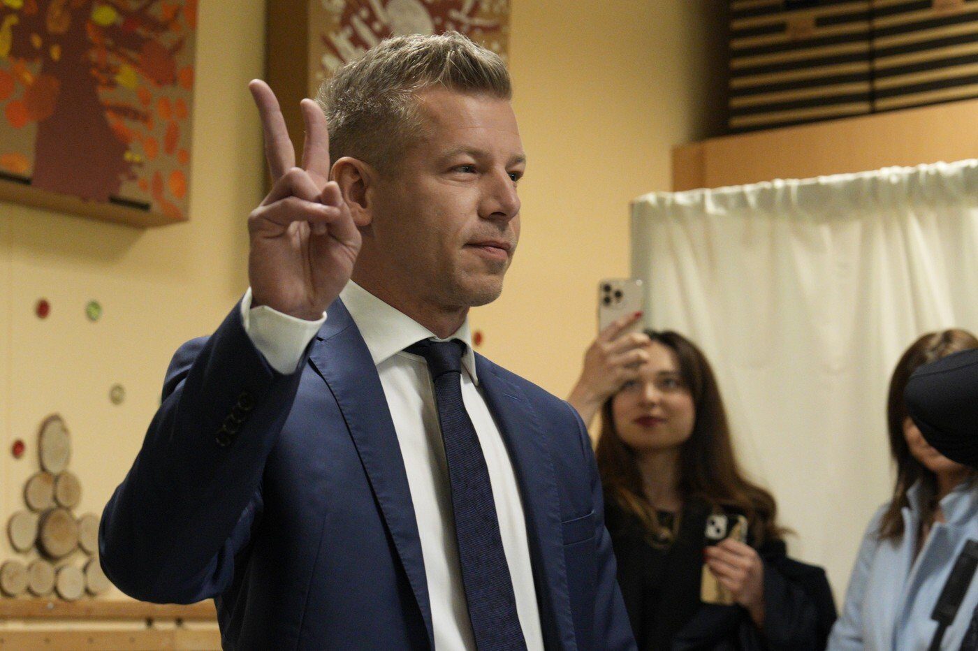 Magyar: Viktor Orban a sunat să-l felicite pentru victorie