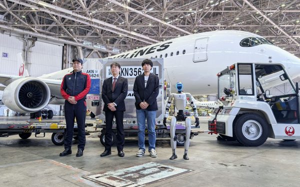Roboți umanoizi, testați pe un aeroport din Japonia: Un rol inedit
