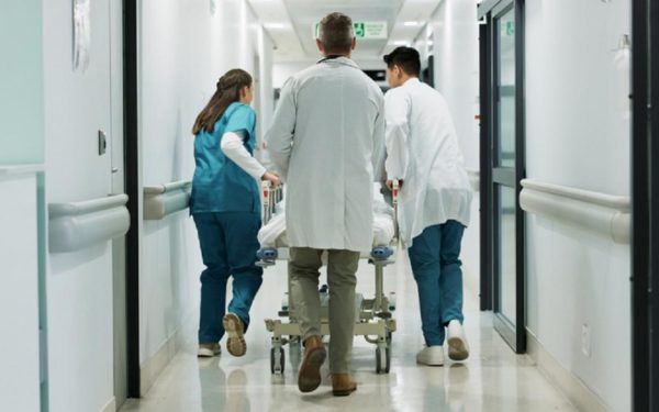 Rogobete schimbă gărzile și plătește rezidenții: Ce e nou în spitale