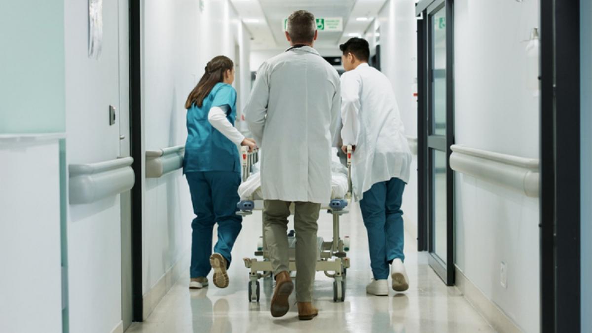 Rogobete schimbă gărzile și plătește rezidenții: Ce e nou în spitale
