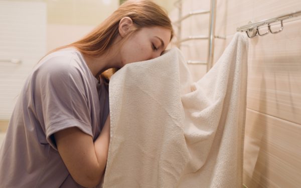 De ce miros urât prosoapele chiar după spălare? Soluțiile rapide