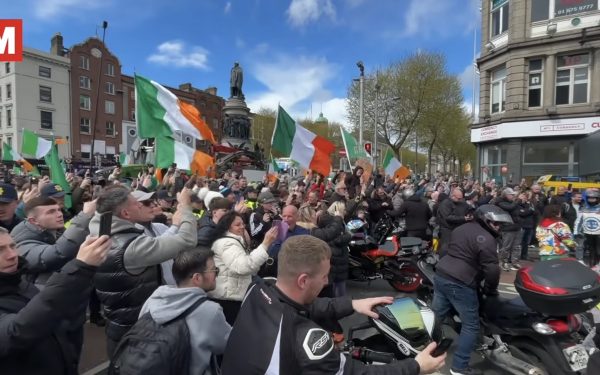 Proteste furioase în Irlanda: Poliția declară ilegale demonstrațiile anti-combustibil