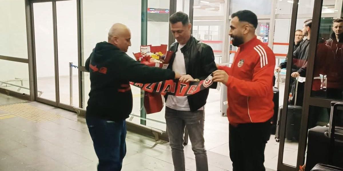 Rădoi, primit ca un star în Turcia: Imaginile senzaționale de pe aeroport