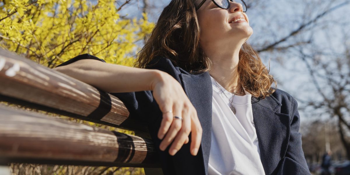 Cum ne „pârjolesc” primele raze de Soare? Ce riscuri ascund