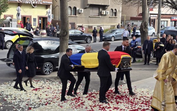 Răzvan Lucescu, gest de o noblețe rară: familia, la întâmpinarea lui Mircea Lucescu