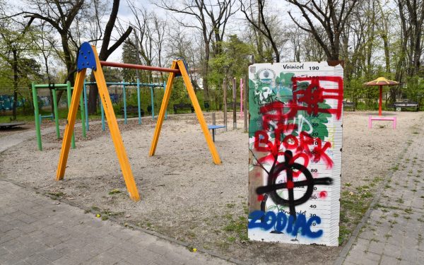 Ciucu, atac la Herăstrău: „Cacofonie” de mobilier și „cașcarabete”