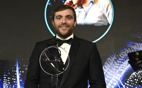 Regele platformelor, cu 10 milioane de fani, vrea o iubită stabilă