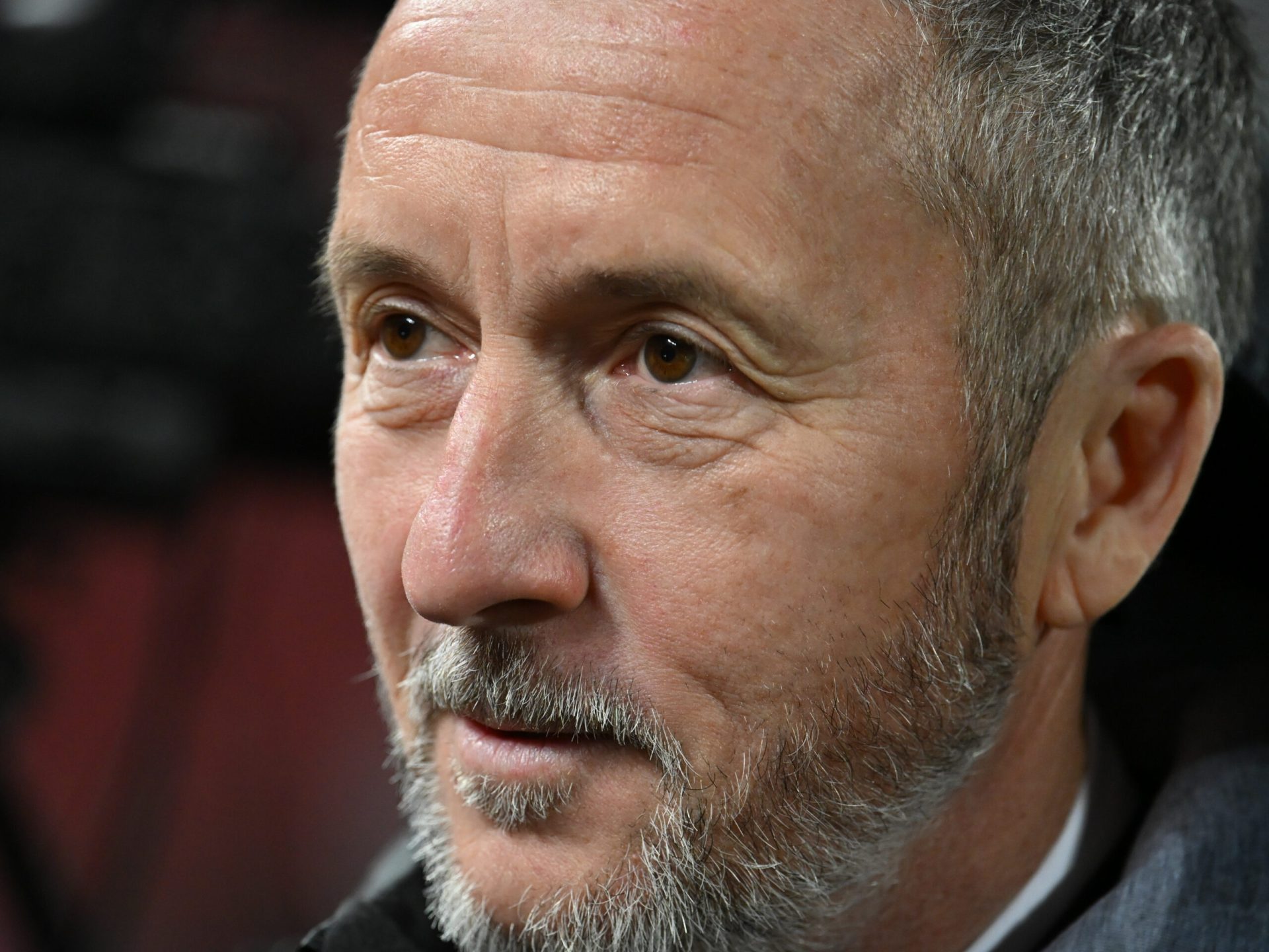 Revoluția lui Gigi Becali la FCSB: planuri cu șase transferuri și reacția lui Meme Stoica Gigi Becali a anunțat public intenția de a realiza o „revoluție” în lotul echipei FCSB, cu cel puțin șase transferuri, și a spus că aceste schimbări sunt momentan în mâinile antrenorului Mirel Rădoi