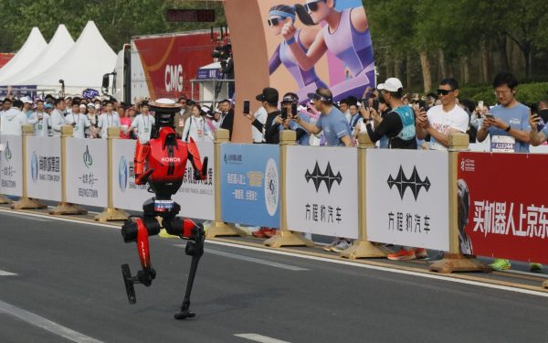 Robot Umanoid, performanță uluitoare la Beijing: a zdrobit recordul mondial