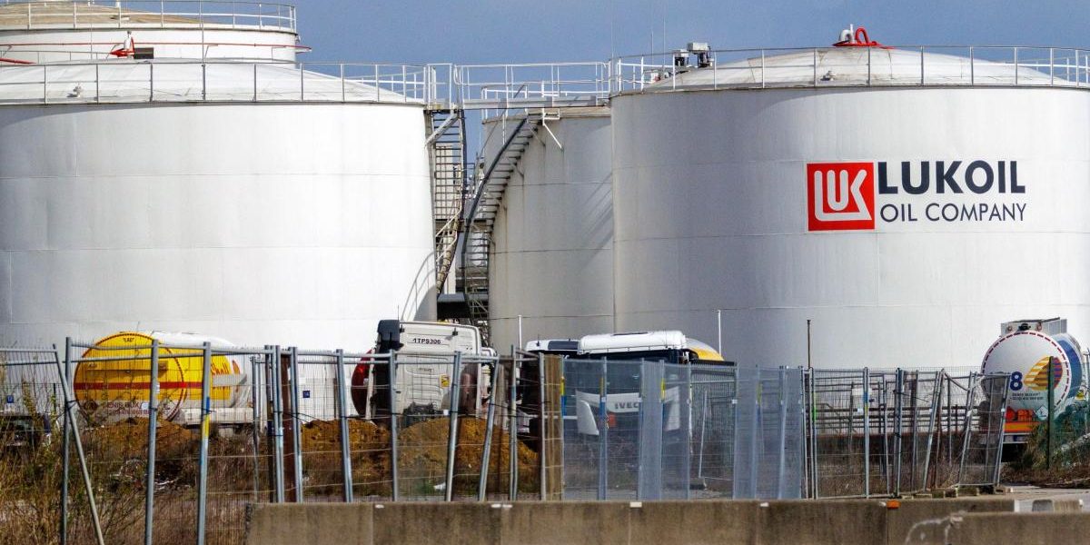 România, pe cale să repornească rafinăria Petrotel Lukoil. Acordul SUA