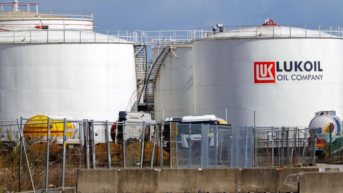 România, pe cale să repornească rafinăria Petrotel Lukoil. Acordul SUA