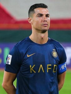 Cristiano Ronaldo a revenit în forță după o lună de absență cauzată de o accidentare musculară, marcând o dublă în victoria echipei sale, Al Nassr, cu scorul de 5-2 în fața celor de la Al Najma